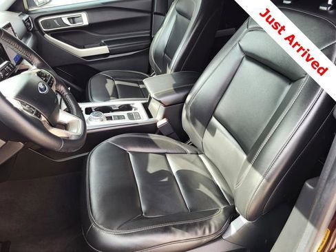 Used 2022 Ford Explorer XLT w/ Equipment Group 202A RWD image 4
