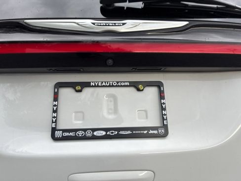 Used 2024 Chrysler Pacifica Touring-L FWD image 39