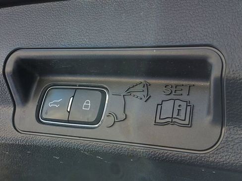 Certified 2022 Ford Explorer XLT w/ Equipment Group 202A image 30