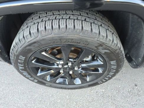 Used 2019 Jeep Grand Cherokee Altitude image 8