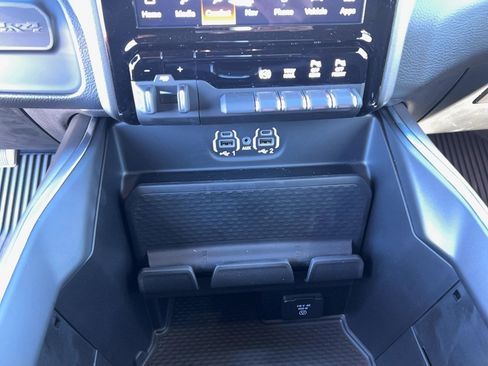 Used 2024 RAM 2500 Laramie w/ Night Edition image 24