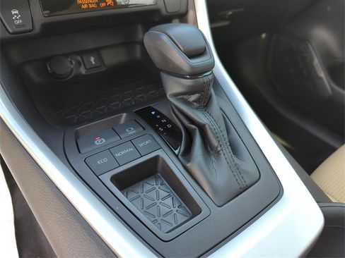 Used 2022 Toyota RAV4 LE image 29
