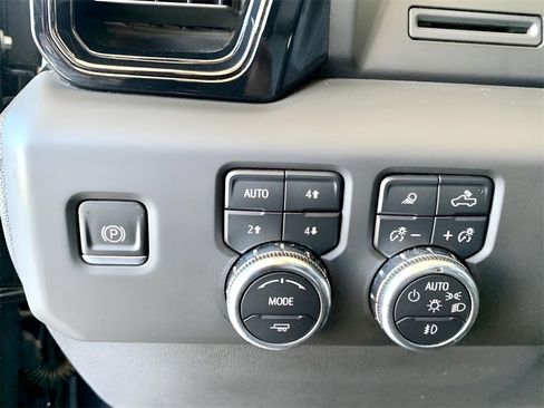 Used 2024 GMC Sierra 1500 AT4 w/ AT4 Premium Package image 31