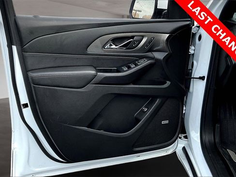 Used 2023 Chevrolet Traverse Premier image 23