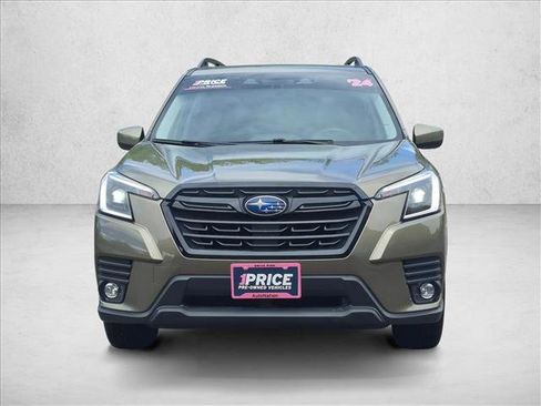 Used 2024 Subaru Forester Premium AWD/4WD image 2
