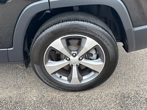 Used 2022 Jeep Cherokee Limited AWD/4WD image 38