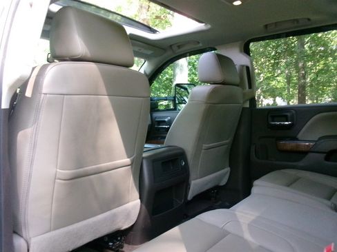 Used 2018 GMC Sierra 2500 SLT w/ Duramax Plus Package AWD/4WD image 36