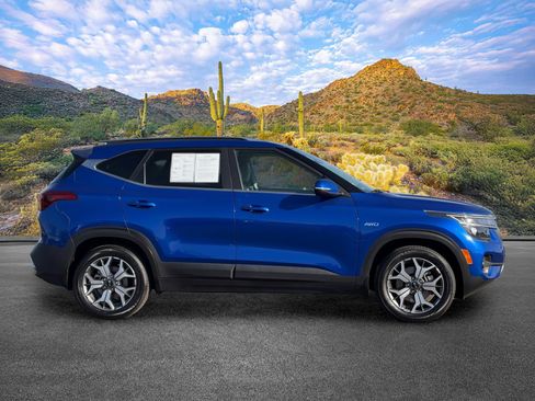 Certified 2021 Kia Seltos EX AWD/4WD image 3