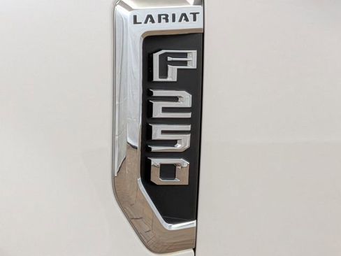 Certified 2019 Ford F250 Lariat w/ Chrome Package image 9
