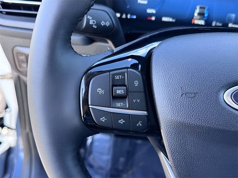 Used 2025 Ford Escape SE w/ PHEV Premium Package image 22