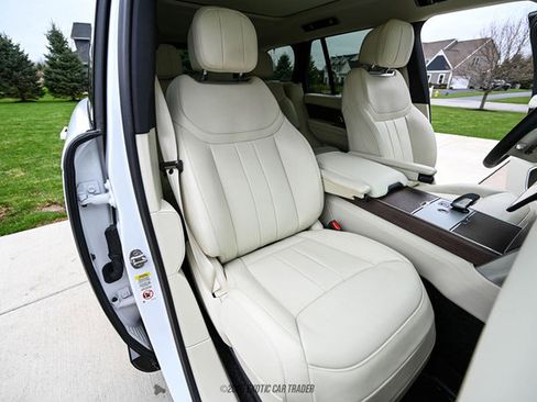 Used 2025 Land Rover Range Rover SE image 49