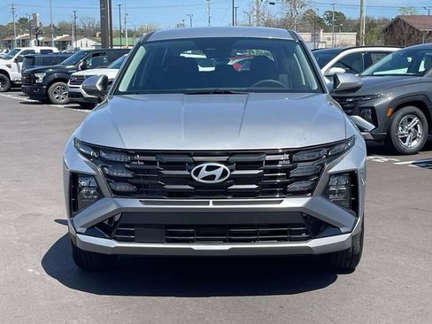 Certified 2025 Hyundai Tucson SE FWD image 2