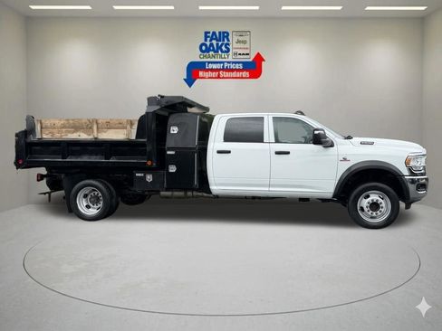 Used 2024 RAM 5500 Tradesman w/ Chrome Appearance Group AWD/4WD image 5