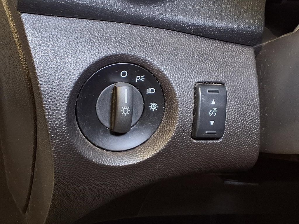 Used 2015 Ford Fiesta SE FWD image 17