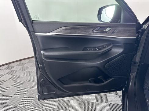 New 2025 Jeep Grand Cherokee Limited AWD/4WD image 30