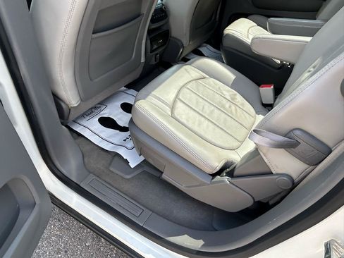 Used 2015 Chevrolet Traverse LTZ AWD/4WD image 9