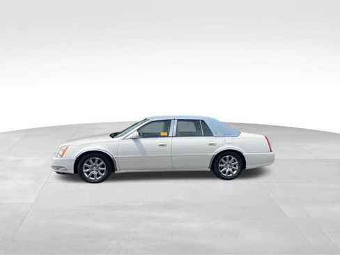 Used 2008 Cadillac DTS FWD image 2