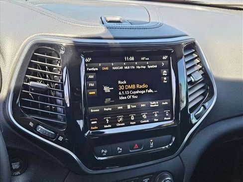 Used 2019 Jeep Cherokee Limited w/ Luxury Group FWD image 12