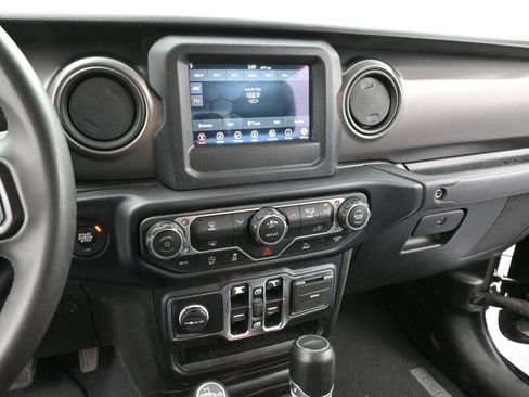 Used 2023 Jeep Gladiator Sport image 18
