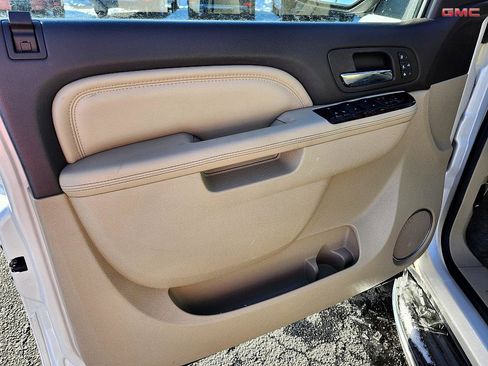 Used 2013 GMC Yukon XL Denali image 14