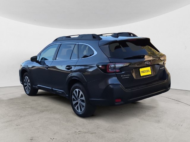Used 2025 Subaru Outback Premium AWD/4WD image 7