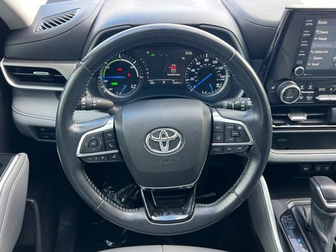 Used 2021 Toyota Highlander XLE AWD/4WD image 14