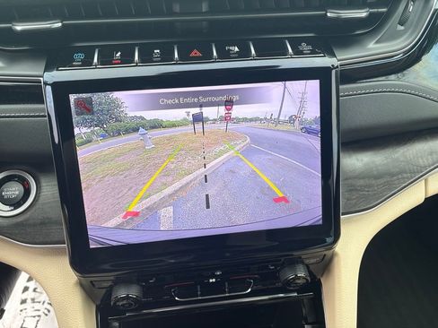Used 2023 Jeep Grand Cherokee 4WD 4xe image 23
