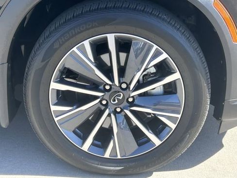 Certified 2026 INFINITI QX60 Luxe w/ Family Package AWD/4WD image 10