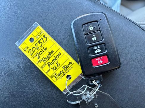 Used 2016 Toyota Avalon XLE image 29