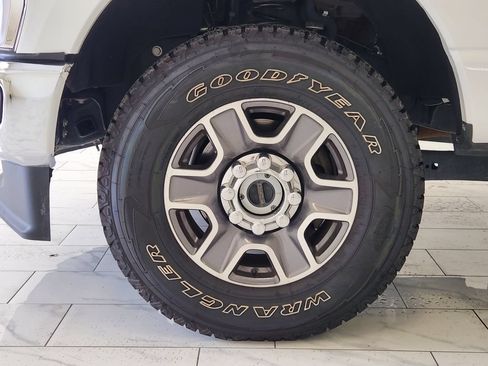 Used 2024 Ford F250 Lariat AWD/4WD image 10