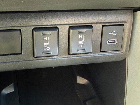 Used 2025 Toyota Corolla Cross XLE image 22