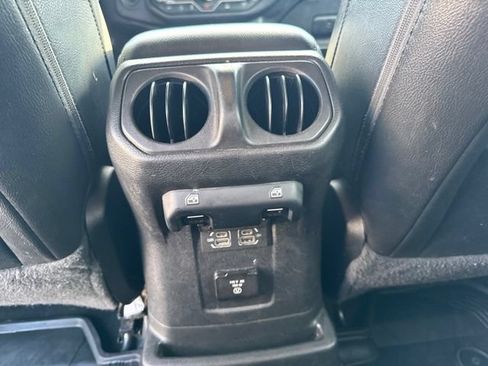 Used 2022 Jeep Wrangler Unlimited Sahara AWD/4WD image 23