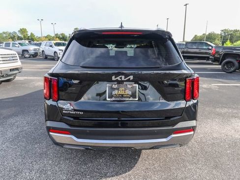 Used 2025 Kia Sorento S w/ Panoramic Sunroof Package FWD image 8