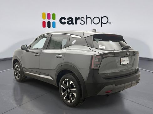 Used 2025 Nissan Kicks SV image 3