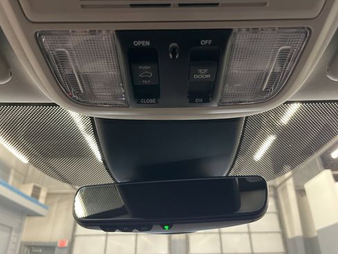 Used 2025 Honda Odyssey Elite image 25