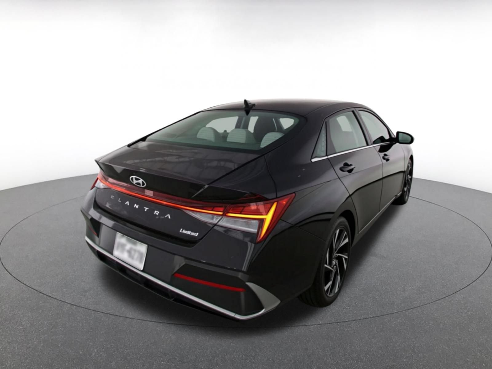 Used 2025 Hyundai Elantra Limited FWD image 8