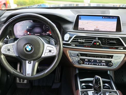 Used 2020 BMW 750i xDrive w/ Executive Package AWD/4WD image 8