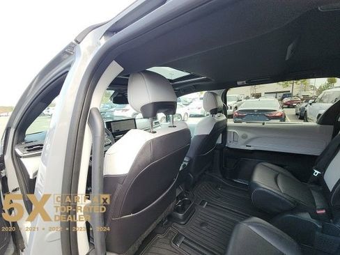 Used 2025 Toyota Sienna XSE w/ XSE Plus Package image 33