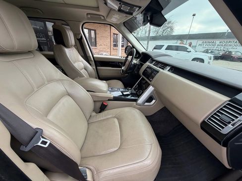 Used 2019 Land Rover Range Rover HSE image 11