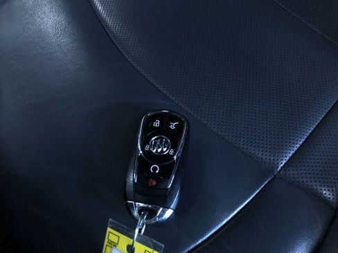Used 2018 Buick Enclave Essence AWD/4WD image 33