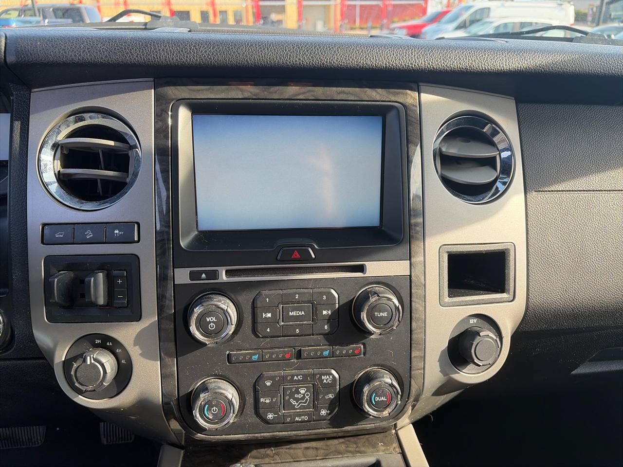 Used 2015 Ford Expedition Limited w/ Equipment Group 301A AWD/4WD image 11