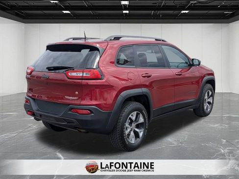 Used 2017 Jeep Cherokee Trailhawk w/ Cold Weather Group AWD/4WD image 5