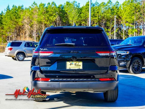 Used 2024 Jeep Grand Cherokee Altitude image 5