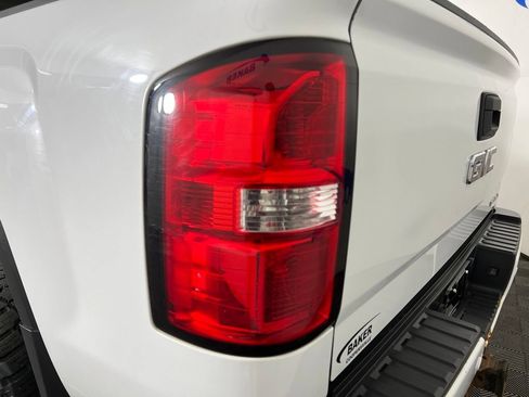 Used 2015 GMC Sierra 2500 Denali w/ Duramax Plus Package AWD/4WD image 34
