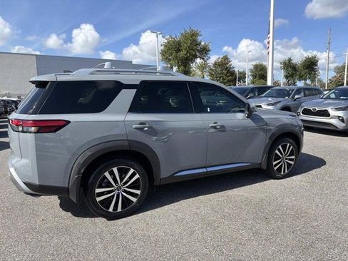 Used 2024 Nissan Pathfinder Platinum AWD/4WD image 2