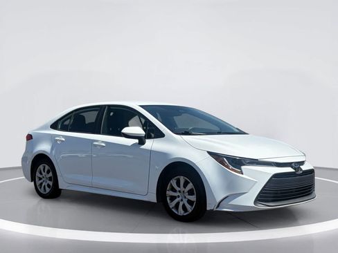 Used 2024 Toyota Corolla LE FWD image 5