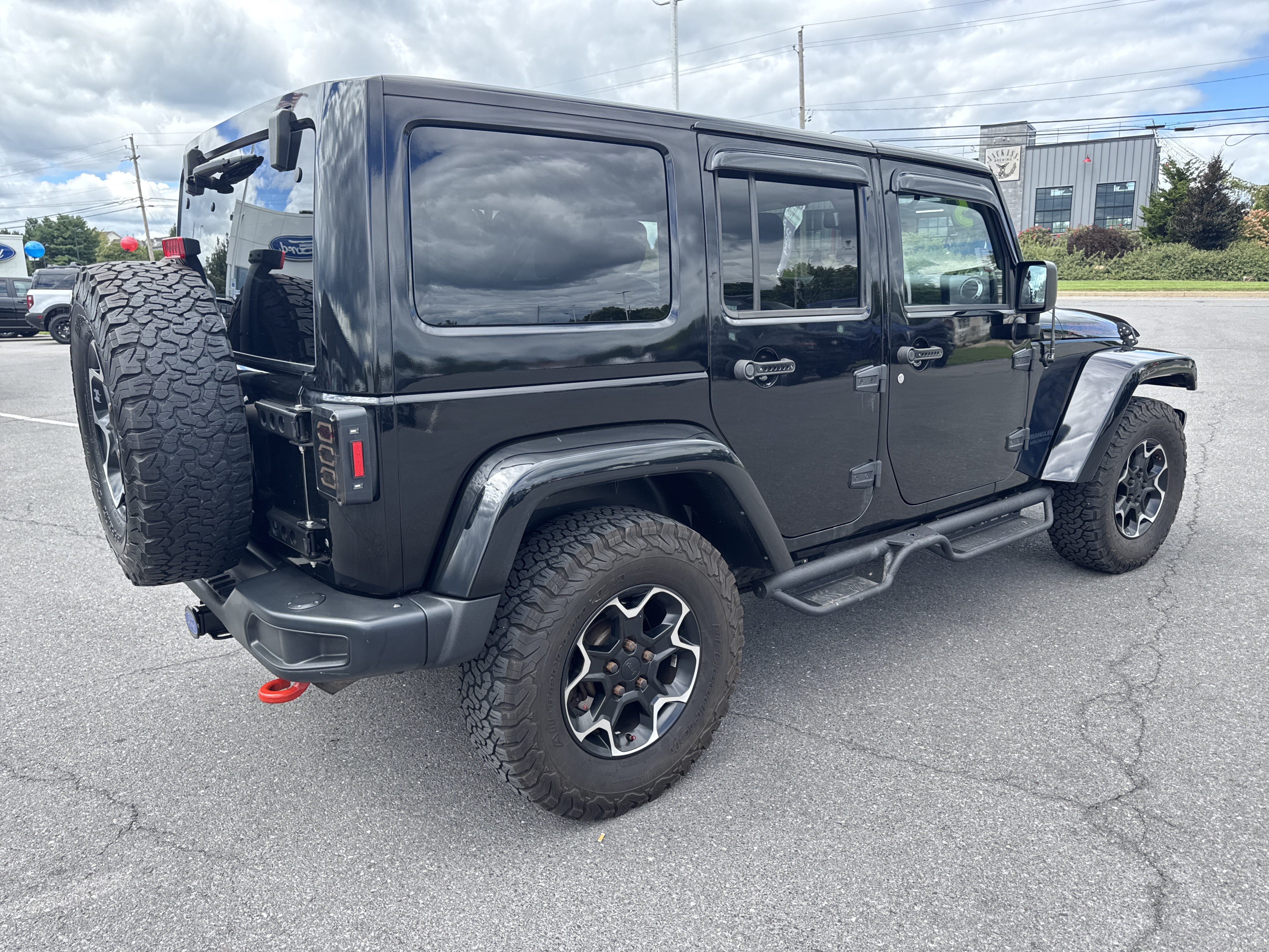 Used 2015 Jeep Wrangler Unlimited Rubicon AWD/4WD image 3