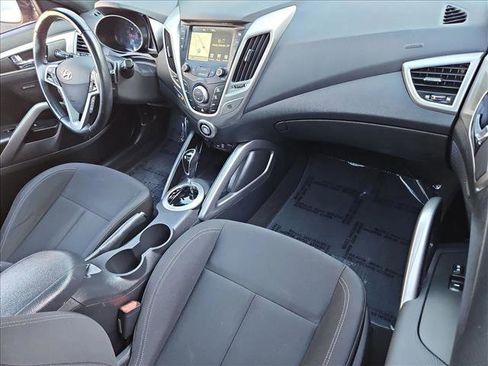 Used 2017 Hyundai Veloster Value Edition FWD image 21