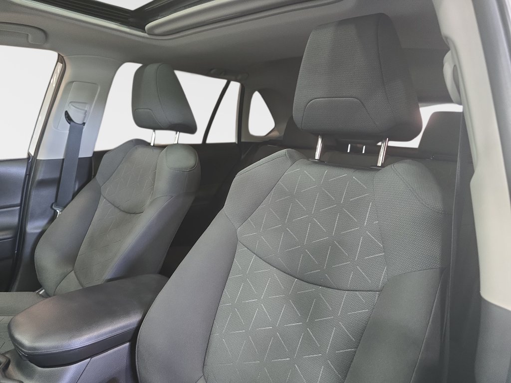 Used 2022 Toyota RAV4 XLE w/ Convenience Package FWD image 22