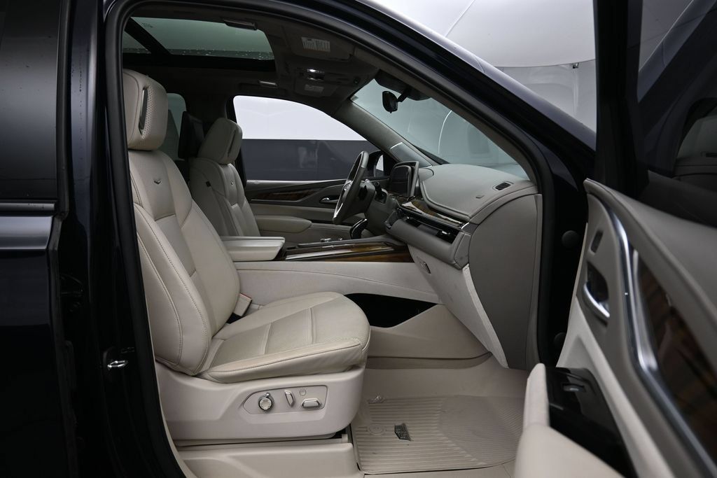 Used 2023 Cadillac Escalade ESV Sport Platinum w/ LPO, ONYX Package AWD/4WD image 29